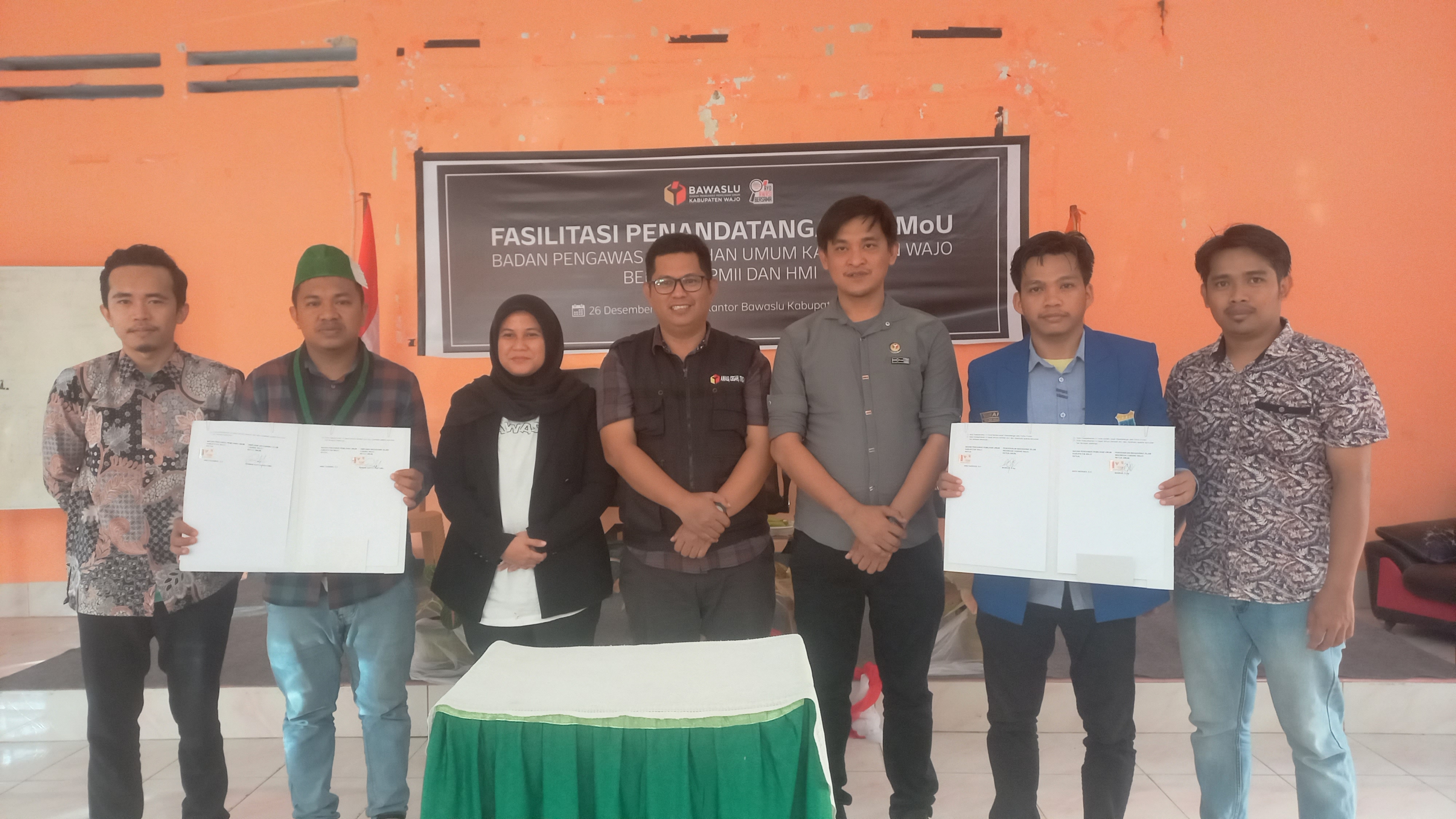 Perkuat Sinergi, Bawaslu Wajo, PMII dan HMI Teken MoU Kerjasama