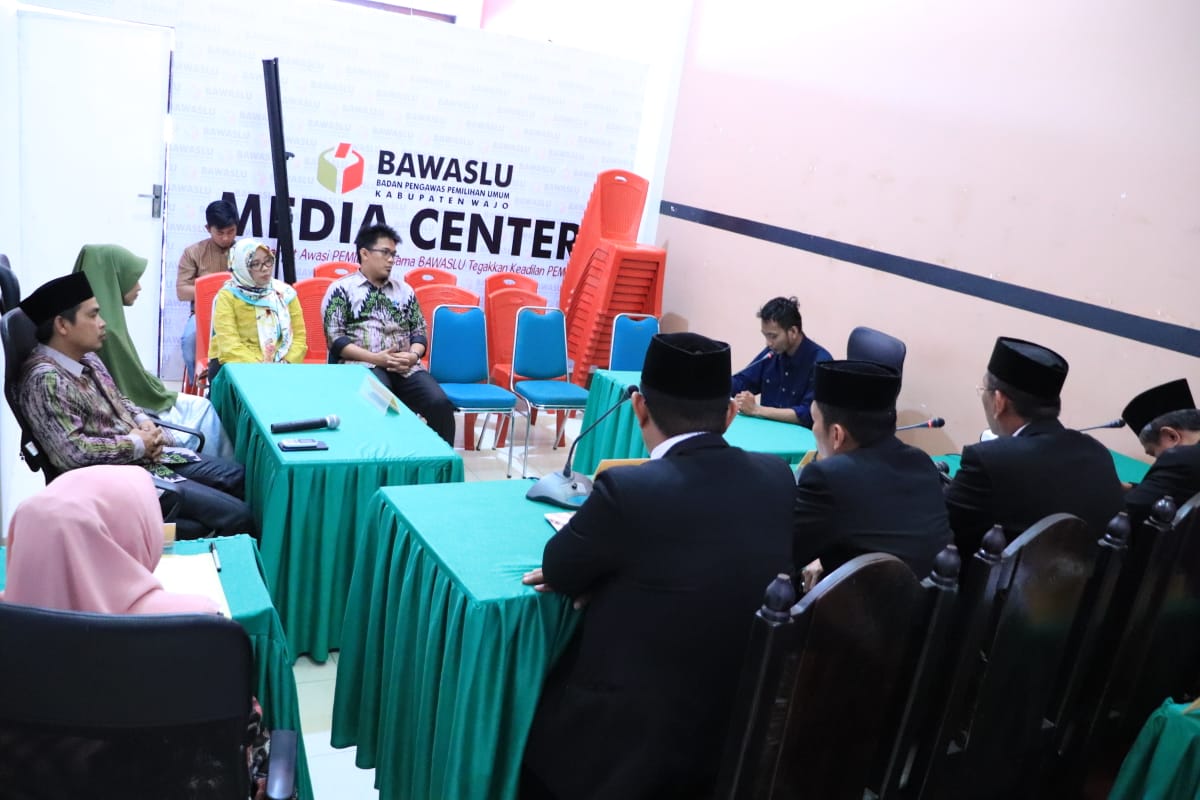 \n<p style="text-align: center