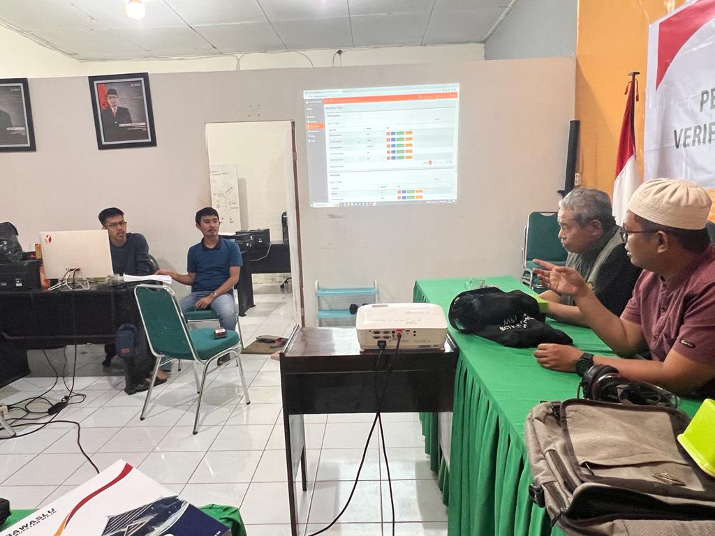 Cermati Sipol, Bawaslu Wajo Temukan Beberapa Data Parpol Tidak Sinkron