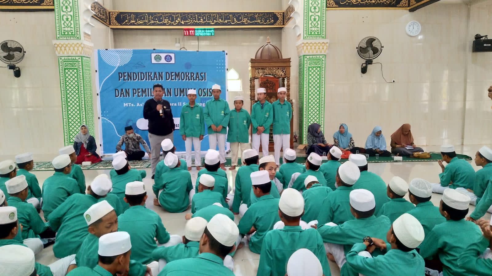 Bawaslu Wajo Ajak Santri As'Adiyah Berintegritas Sejak Dini