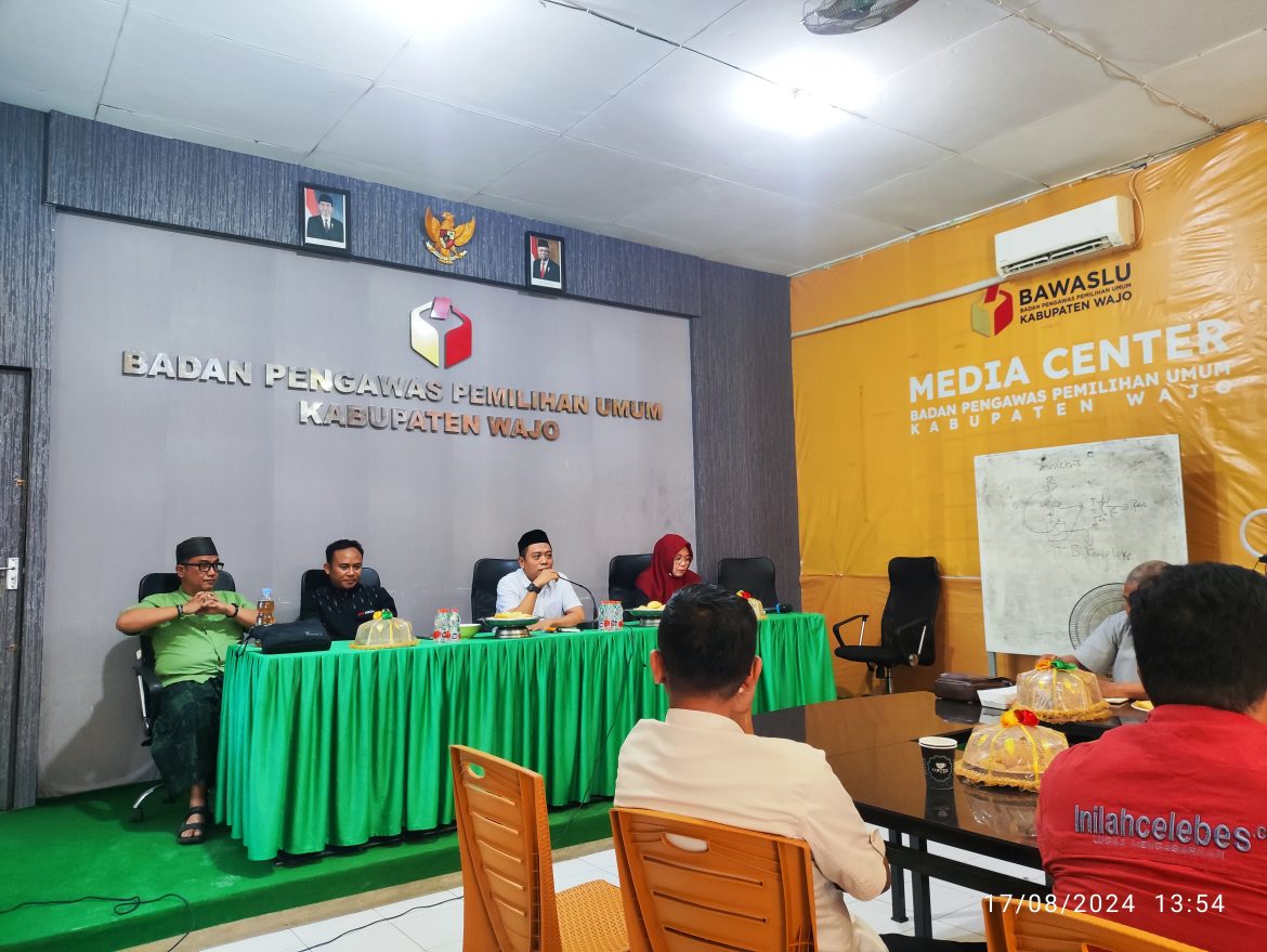 Bawaslu Wajo Gelar Pelatihan Pemberitaan Terhadap Panwascam dan Sekretariat 