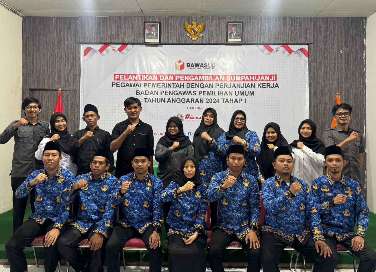 Pelantikan dan Pengambilan Sumpah/Janji Pegawai Pemerintah dengan Perjanjian Kerja (PPPK) Bawaslu Tahun Anggaran 2024 Tahap I di Lingkungan Kerja Bawaslu Kabupaten Bone