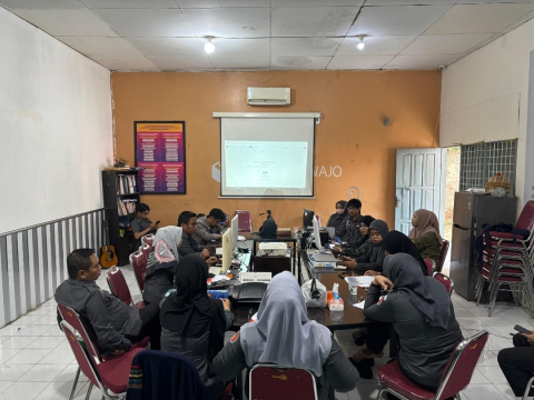 Suasana Rapat Pengelolaan Kehumasan di Kantor Bawaslu Wajo