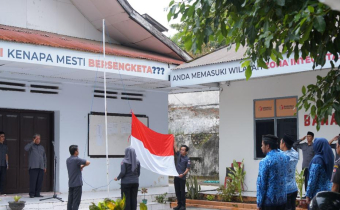 Upacara Peringatan Hari Kemerdekaan RI Ke-77 di Bawaslu Wajo Berlangsung Khidmat