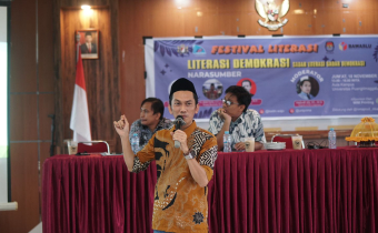 Di Hadapan Mahasiswa dan Pelajar, Abdul Malik Imbau Untuk Cek Status Keanggotaan Parpol