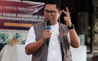 Dorong Partisipasi Pengawasan, Heriyanto Berbagi Tips ke Siswa SMAN 10 Wajo