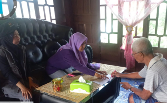 712 Pengawas TPS Awasi dan pastikan C. Pemberitahuan Hari Ini sampai ke pemilih.